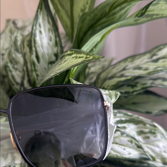 Tom Ford Heather TF739 01D polarized Sunglasses - Picture 5 of 11